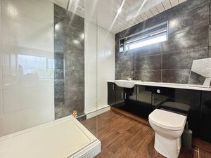 En Suite- click for photo gallery